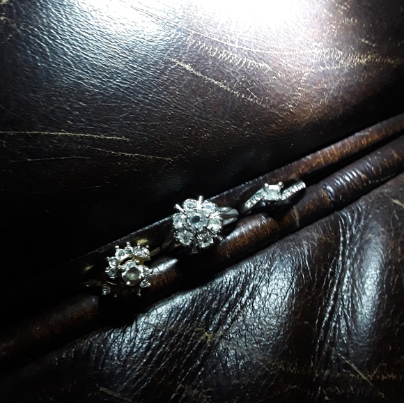 Assorted rings - Picture 1 of 4